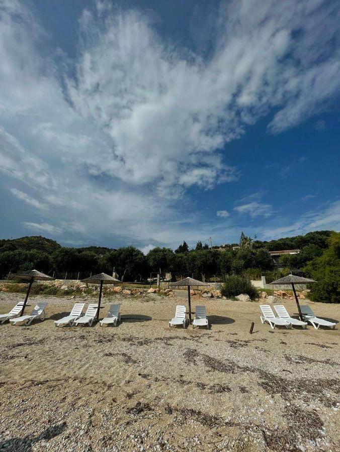 The Happiness Of Vangelis Paralia Vrachou Buitenkant foto